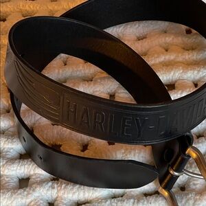 Harley-Davidson Crosswind,Black Buffalo hide Leather Belt with Silver Buckle.EUC